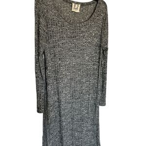 PPLA long sleeved dress with a high slit.‎  Could be used for swimsuit cover-up